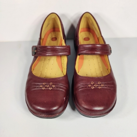 Clarks Unstructured Un.Linda Mary Jane Wine Burgundy Leather Flats Women's 7.5W - Picture 1 of 11